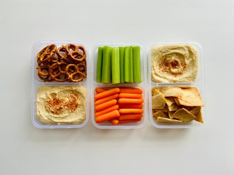 Auf dem Bild sieht man eine Auswahl an verträglichen Snacks für Menschen mit Intoleranzen.